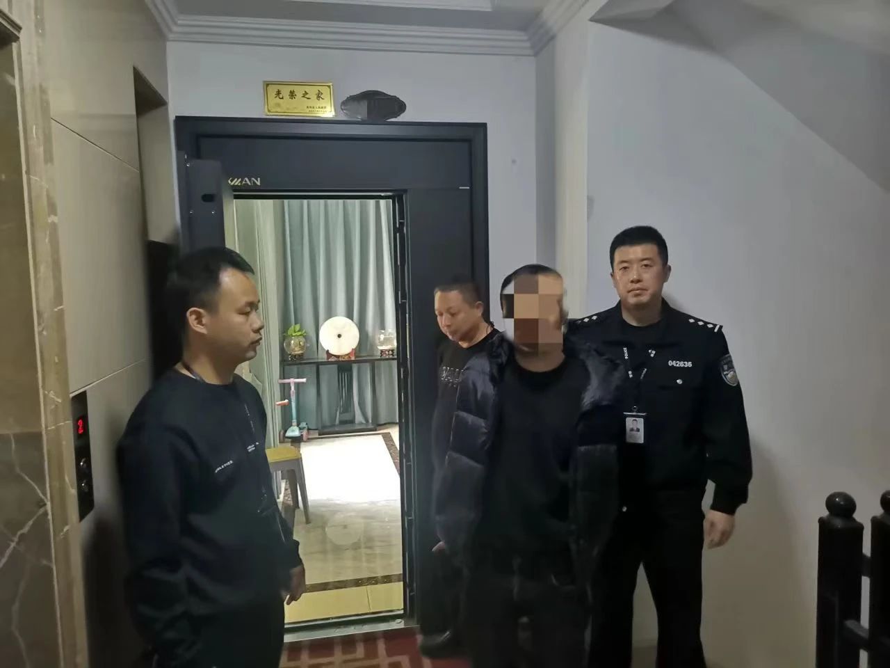 丫他镇全副伪装仍被识别！双龙公安成功抓获一名撬锁盗窃嫌疑人